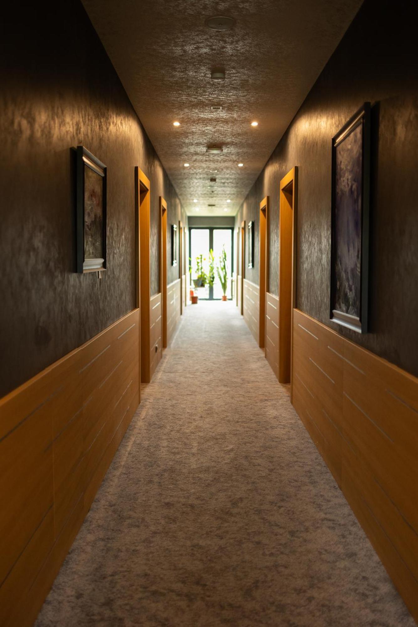 Gazda Hotel&Restaurant - Self Chek-In Jesenice  Exteriér fotografie